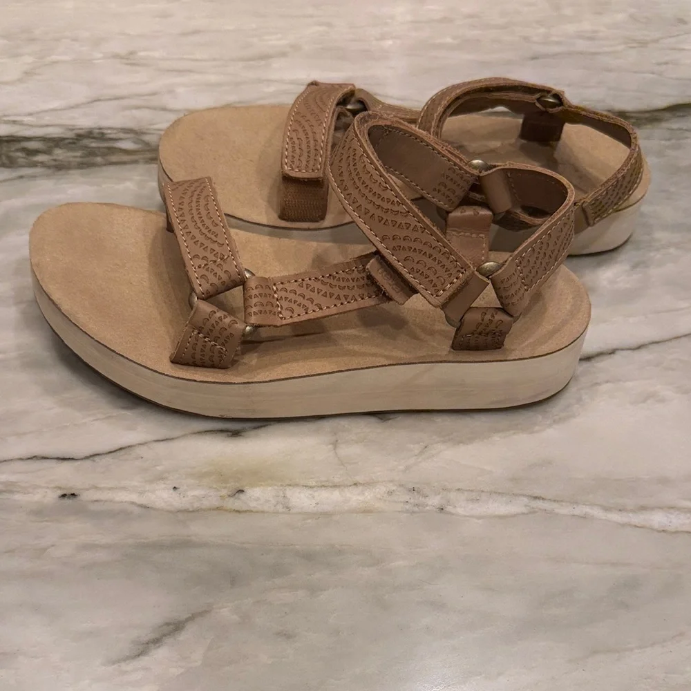 Teva Women’s Platform Sandals in Brown with Adjustable Ankle Strap Size 7 - Picture 1 of 5